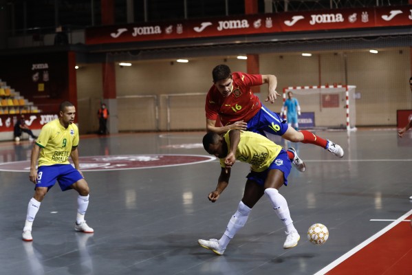 España remonta ante Brasil para llevarse el gran duelo mundial diez años después (2-1)