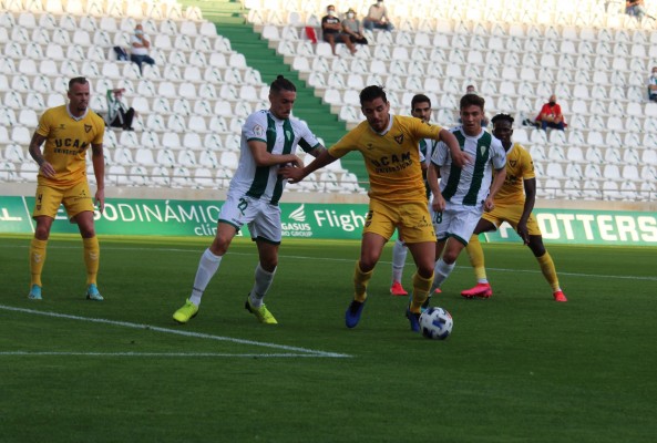 El UCAM CF suma un buen punto en Córdoba en un duelo de gallitos de Segunda B (0-0)