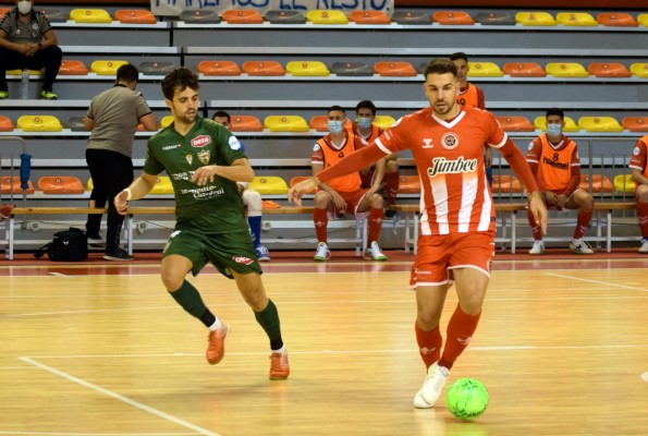 El Jimbee golea con tarde estelar del portero Chemi, que deja su puerta a cero y firma un triplete (6-0)