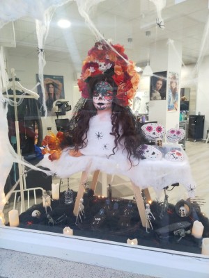 Borriana anima al consumo local en Halloween con
ambientación, concurso de escaparates
y golosinas