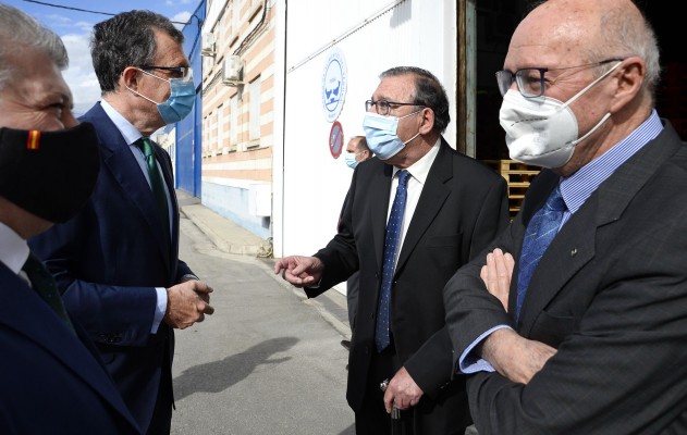 La Reina Sofía muestra su solidaridad con una visita exprés al Banco de Alimentos de Murcia