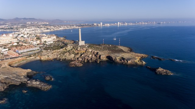 'Salvemos el Faro de Cabo de Palos' recuerda la promesa de convertirlo en un centro de interpretación de las Reservas Marinas