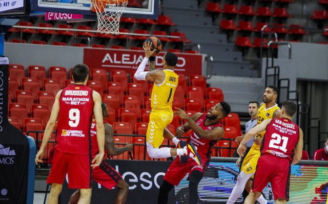 El UCAM CB es víctima de su nefasta primera parte y su reacción llega tarde en Zaragoza (98-86)