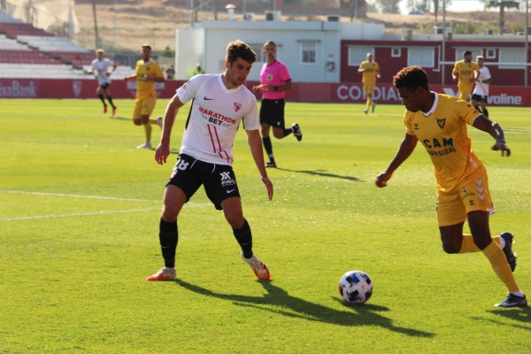 Aketxe le da la primera victoria al UCAM CF con un gol en el minuto 90 en Sevilla (0-1)