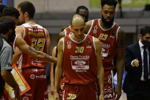 El Real Murcia recibe una paliza en su estreno en la LEB Oro ante el Tau Castellón (58-86)