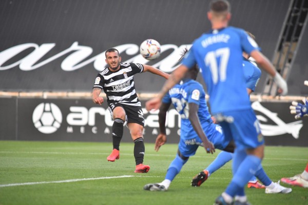 El Cartagena suma un punto ante el Fuenlabrada con el segundo gol de Rubén Castro (1-1)