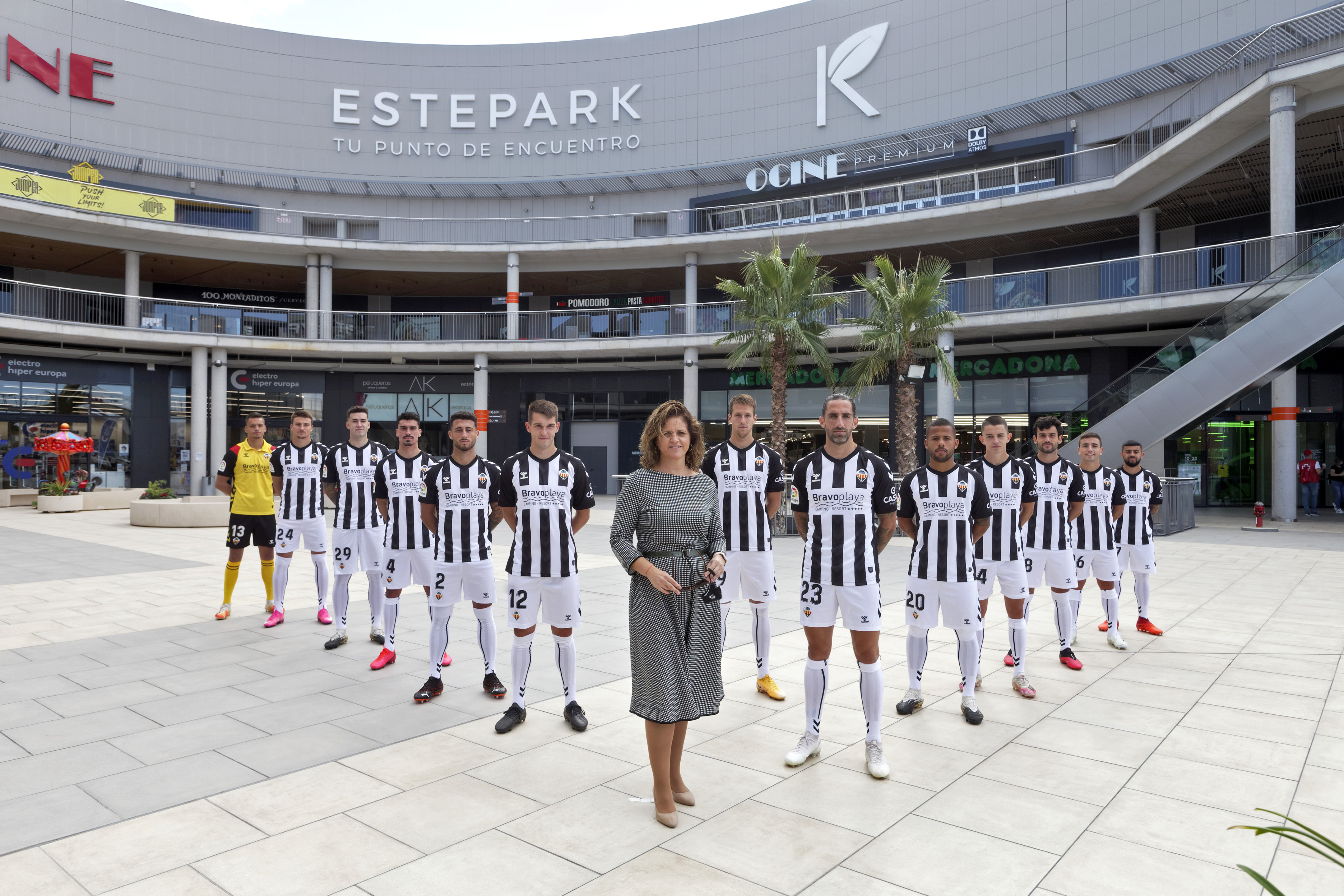 El CD Castellón presenta en Estepark a los 13 fichajes para el regreso a Segunda División 