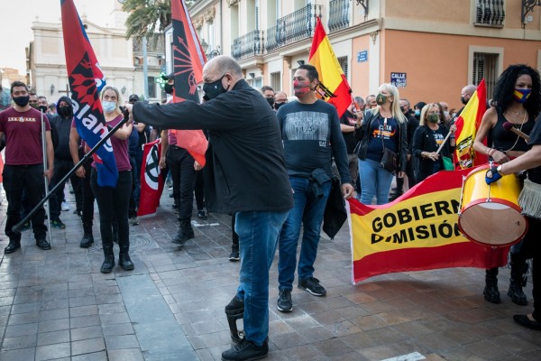 Benimaclet reacciona contra la marcha ultraderechista bajo fuerte presencia policial