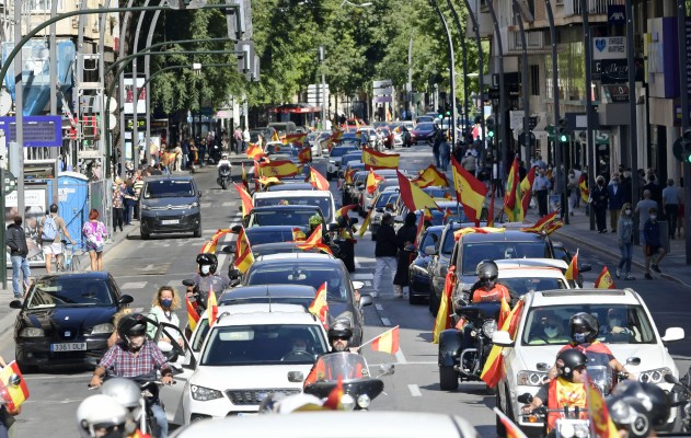 Un millar de personas se manifiestan en Murcia contra el Gobierno convocados por Vox