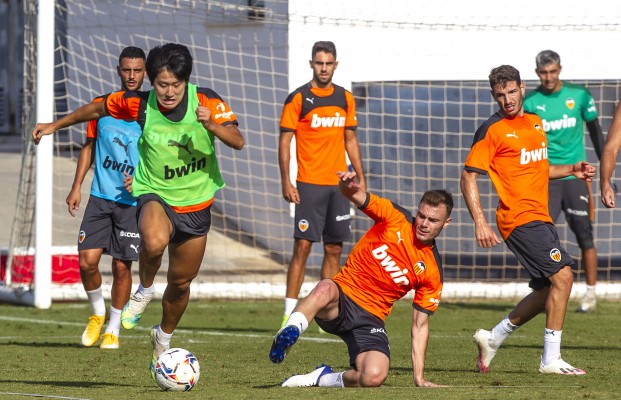 La plantilla del Valencia descansa hasta el lunes tras una semana convulsa