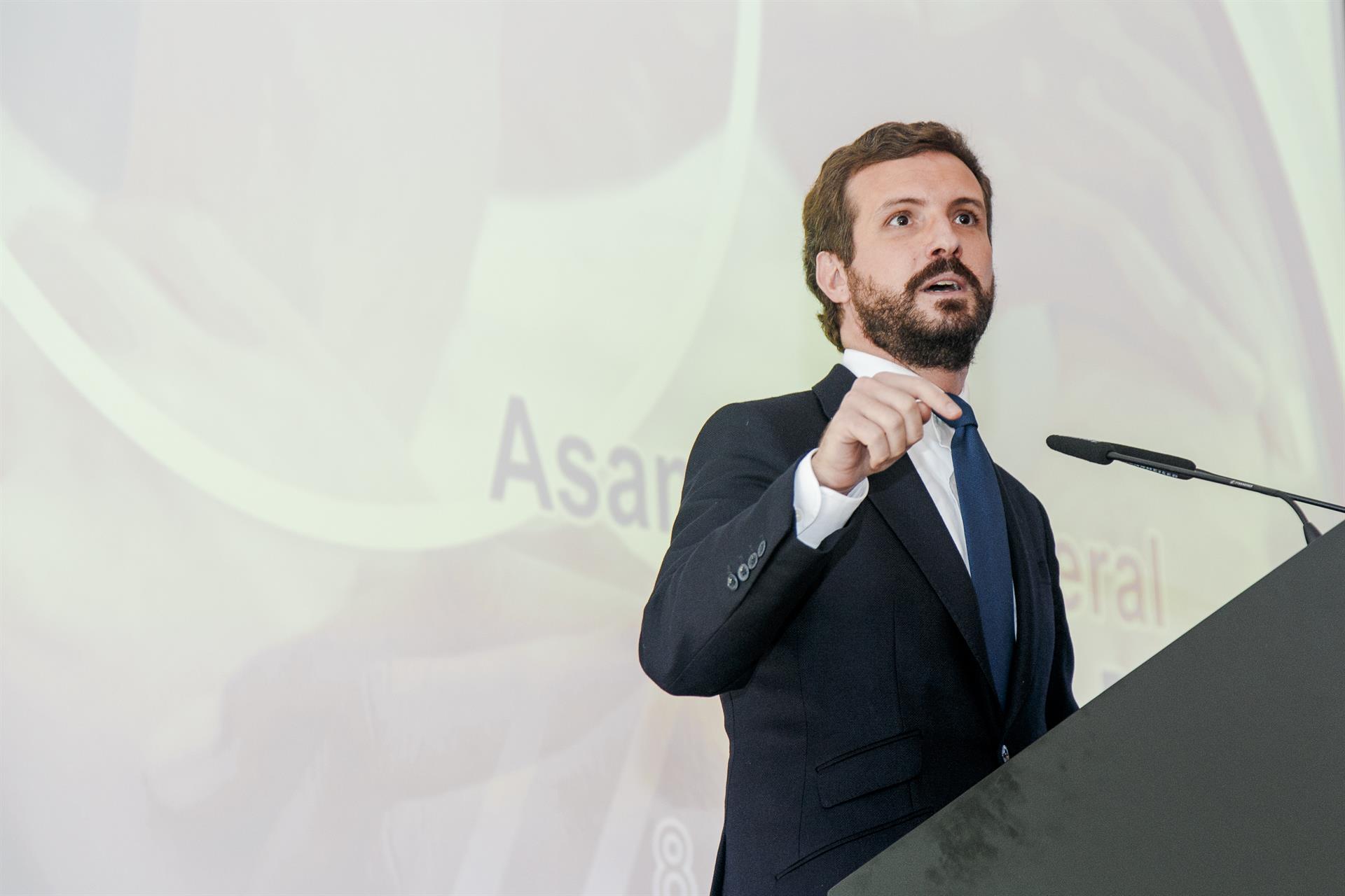 Ábalos, Uribes  y Casado cancelan su presencia en València a la espera de la decisión del Gobierno sobre Madrid