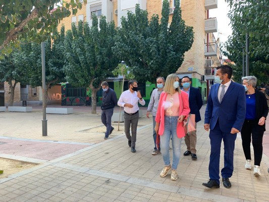 La rehabilitación del barrio de Los Rosales de El Palmar finaliza: cinco millones para 913 viviendas y 13 plazas