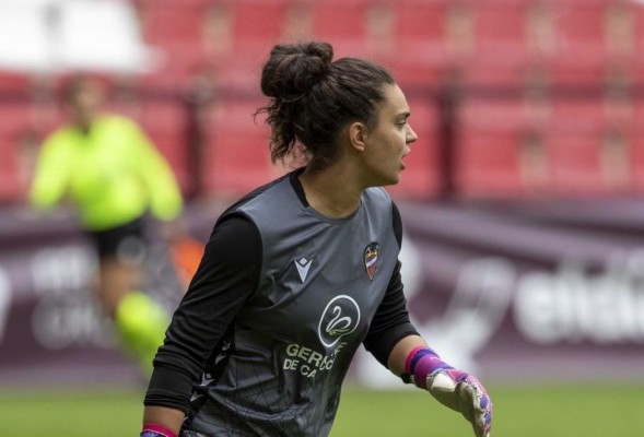 María Valenzuela: 