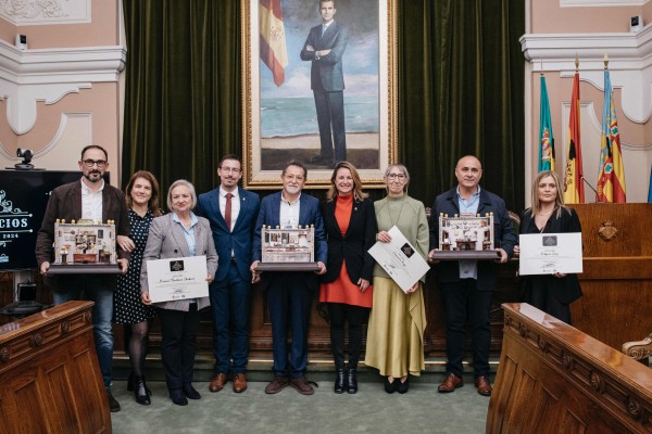 Castelló reconoce la trayectoria de Carnicería Royo, Muscari Floristería Chabrera y Relojería Sanz