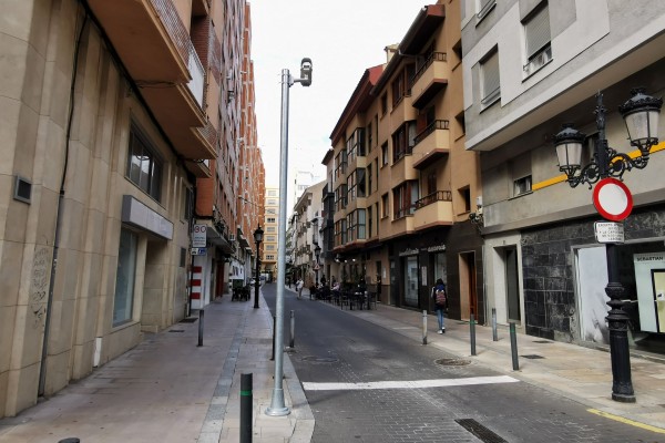 Castelló pone fin a los bolardos y comienza a instalar las cámaras de videovigilancia en el centro