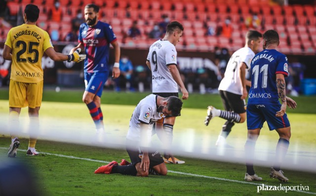 La falta de fichajes no justifica la imagen del Valencia