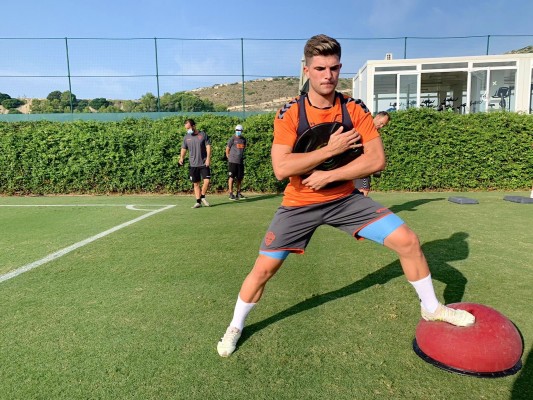 Los fichajes del Elche se adaptan al protocolo