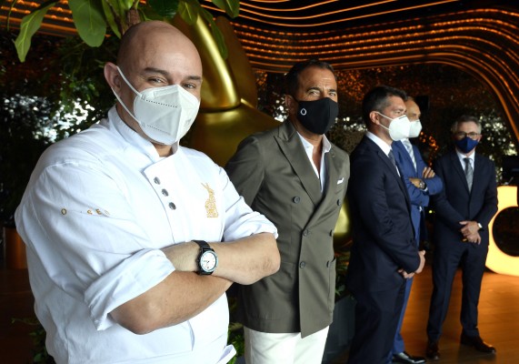 Nueve chefs estrella llevan la gastronomía murciana al Olimpo con un menú a 18 manos en Odiseo