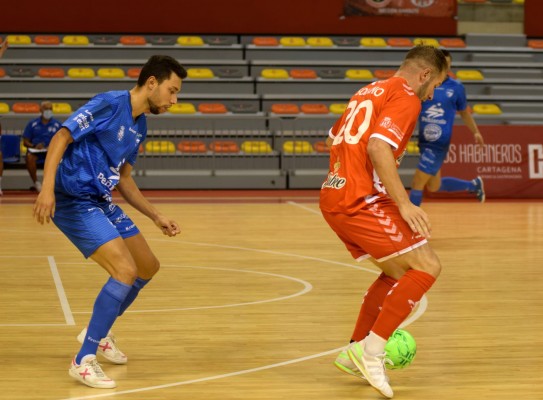 Jimbee enciende la llama de la ilusión en su estreno de pretemporada ante Peñíscola