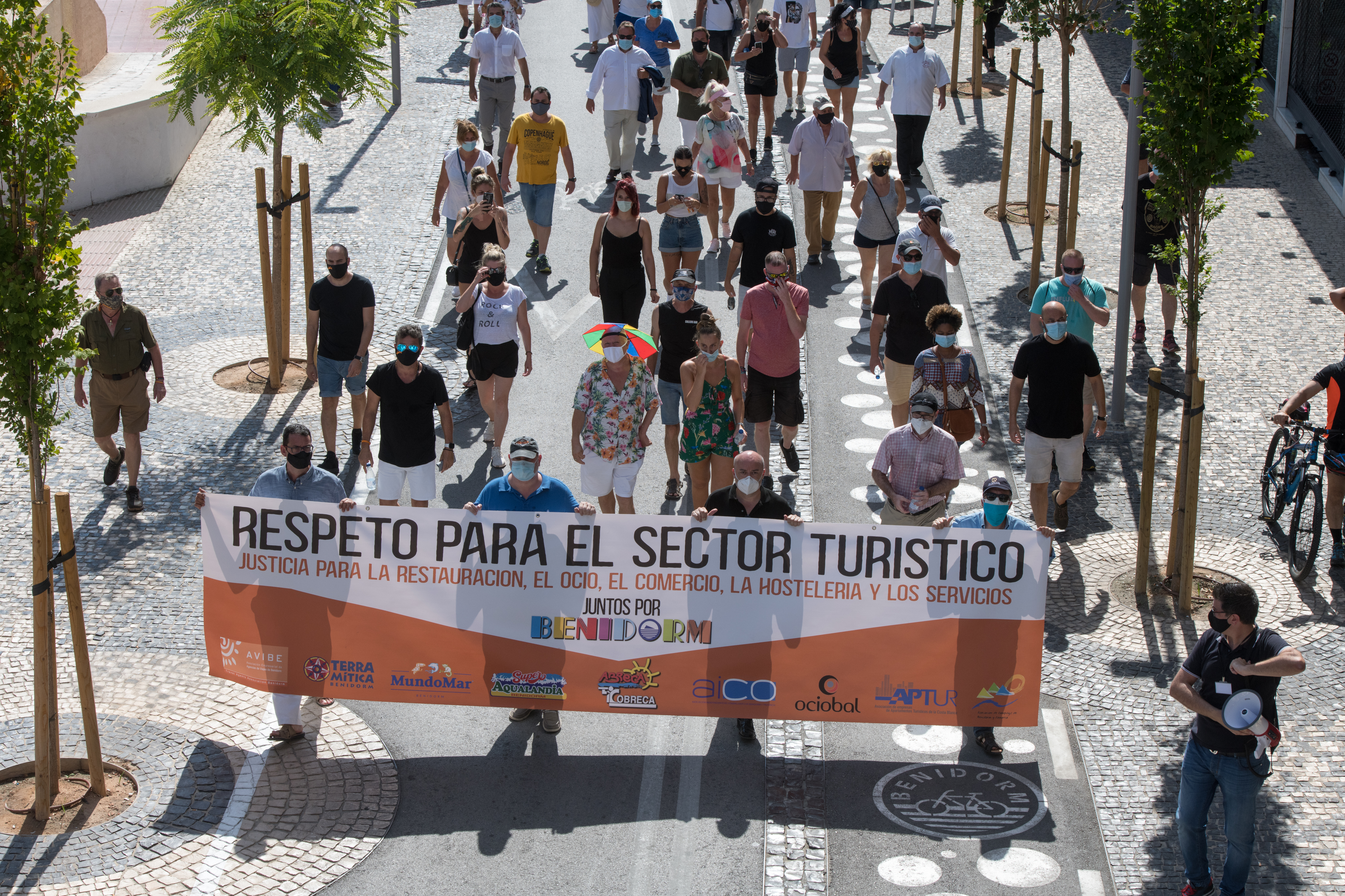 La hostelería se manifiesta en Benidorm para pedir ayudas y contra las nuevas restricciones