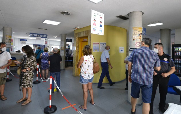 El 'punto covid' del barrio del Carmen de Murcia se estrena con los vecinos en alerta