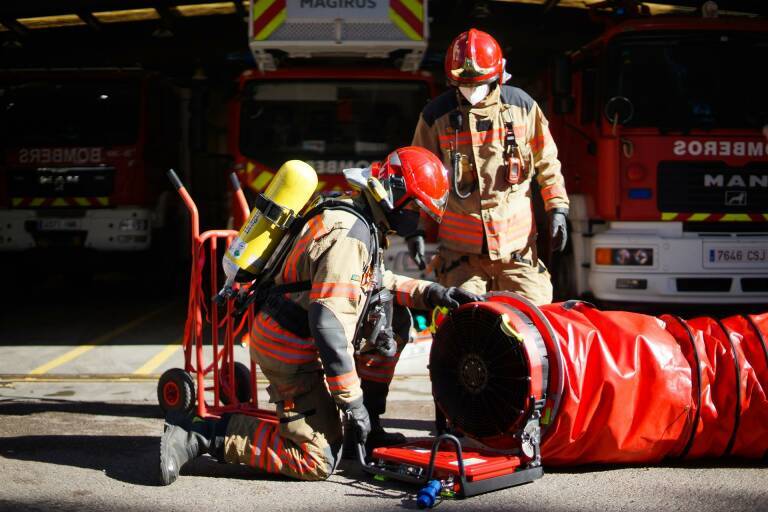 Los bomberos se refuerzan ante la intensa lluvia en Castellón y darán prioridad a los rescates
