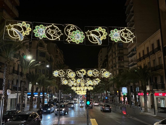 Alicante concierta con los comerciantes el retraso del encendido del alumbrado navideño