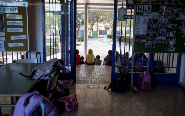 València suspende la actividad educativa este jueves en toda la ciudad y cierra parques y cementerios