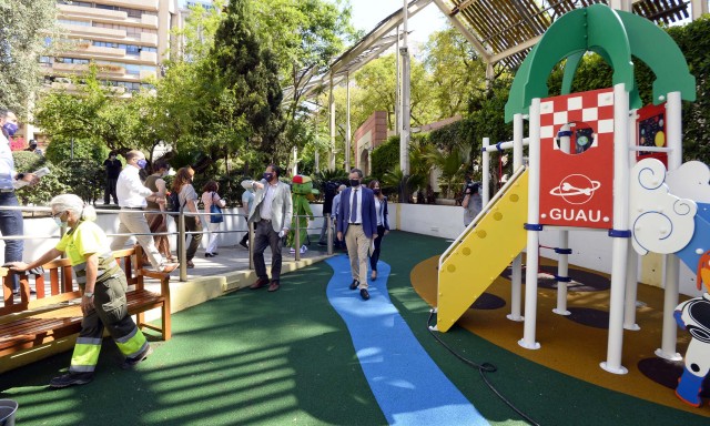 El pavimento que acaba con la contaminación la reduce un 80% en el jardín de Santa Isabel de Murcia