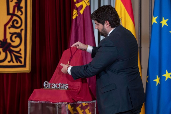 Honor y gloria para los habitantes de la Región: 