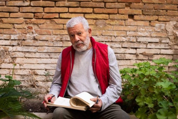 Cuando el arte es medicina: Willy Ramos expone 'Río de flores'