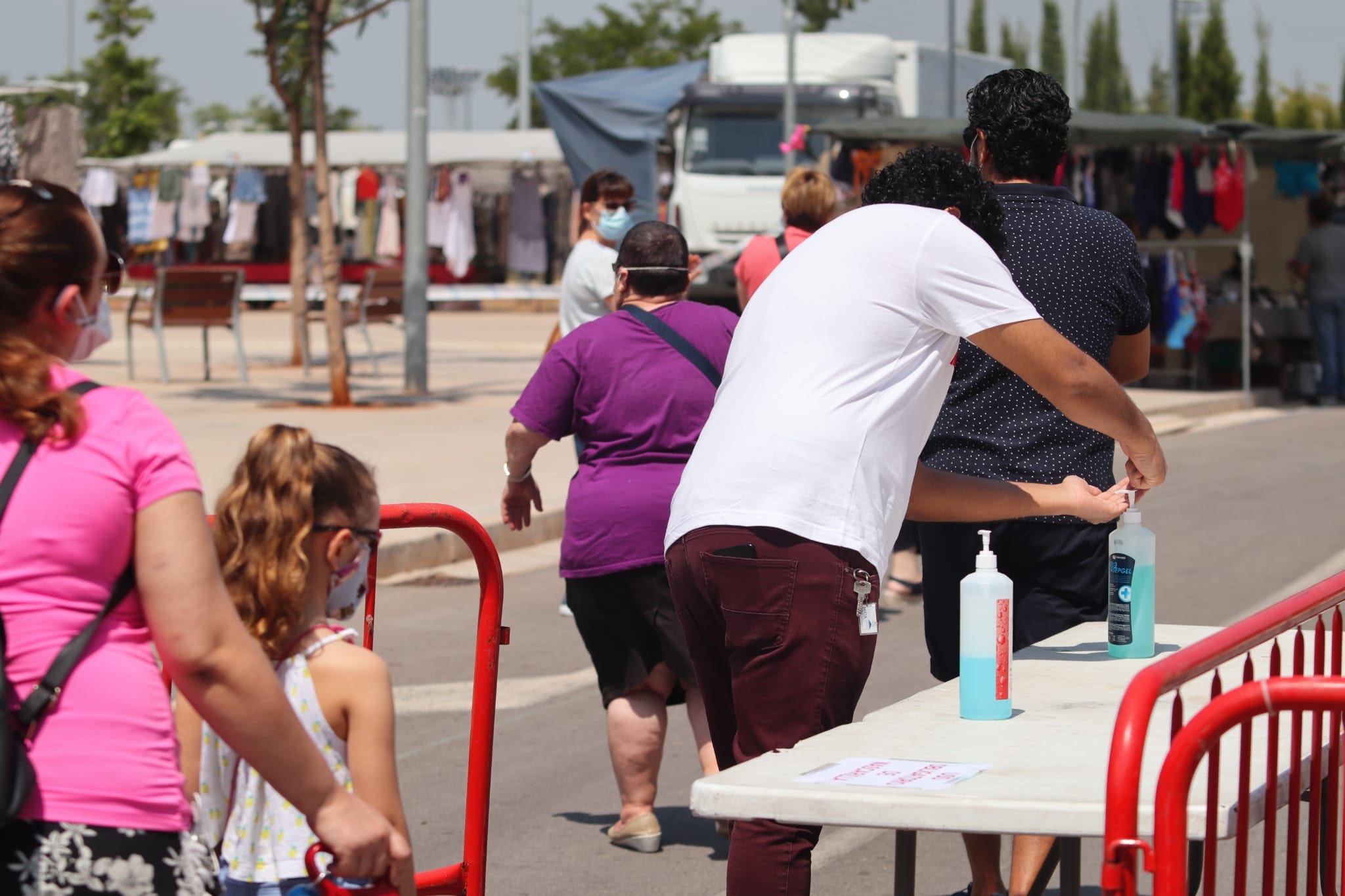 Vila-real reestrena su mercado ambulante: en el CEM, los miércoles y sábados y gel hidroalcohólico