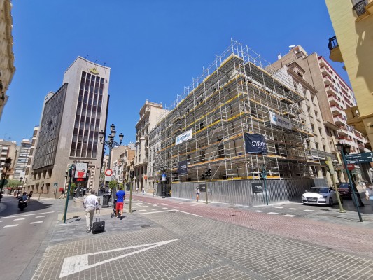 Cajamar ya reforma el antiguo Hotel Suizo para ubicar en un año su sede en la Puerta del Sol