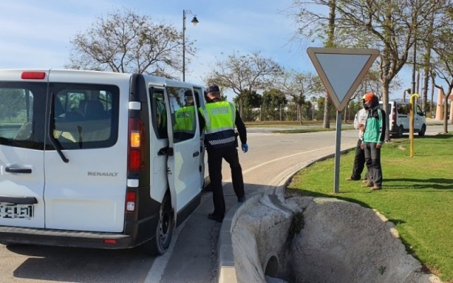 Vuelven las furgonetas ‘piratas’ con trabajadores del campo