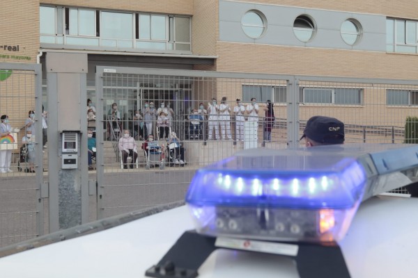 Vila-real homenajea a los profesionales y residentes en el centro de mayores DomusVi