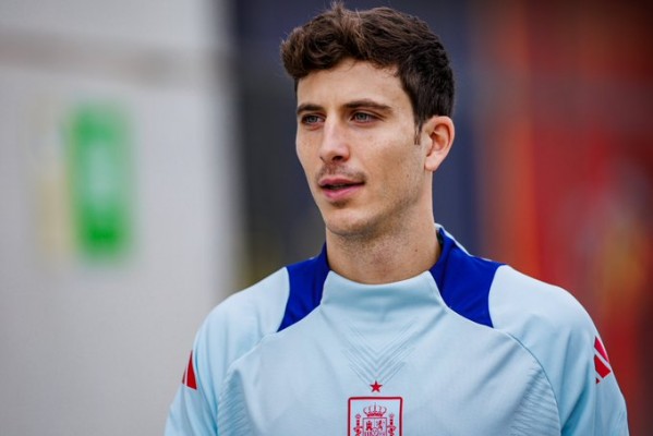 Pau Torres abandona la concentración de la selección española por molestias musculares