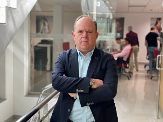 Pedro Cánovas: casi cuatro décadas de dedicación a la limpieza en Limcamar