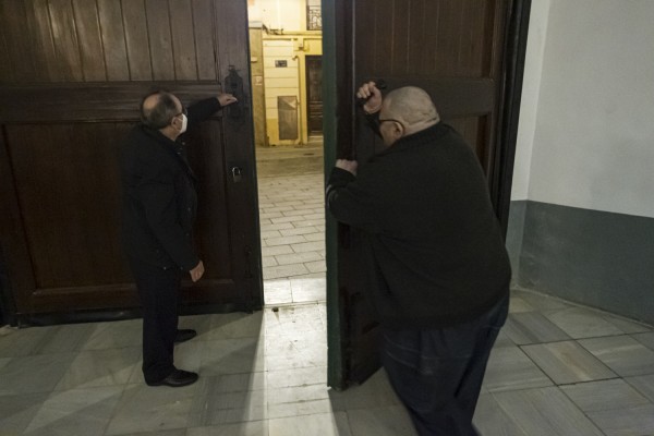 Silencio, emoción y tristeza: el reverso no escrito de la Semana Santa de Cartagena