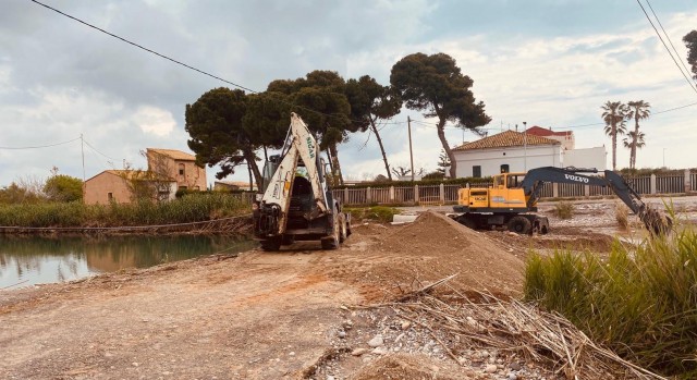 Borriana repara la pasarela de tierra en el Clot que da acceso a la zona de les Terrasses