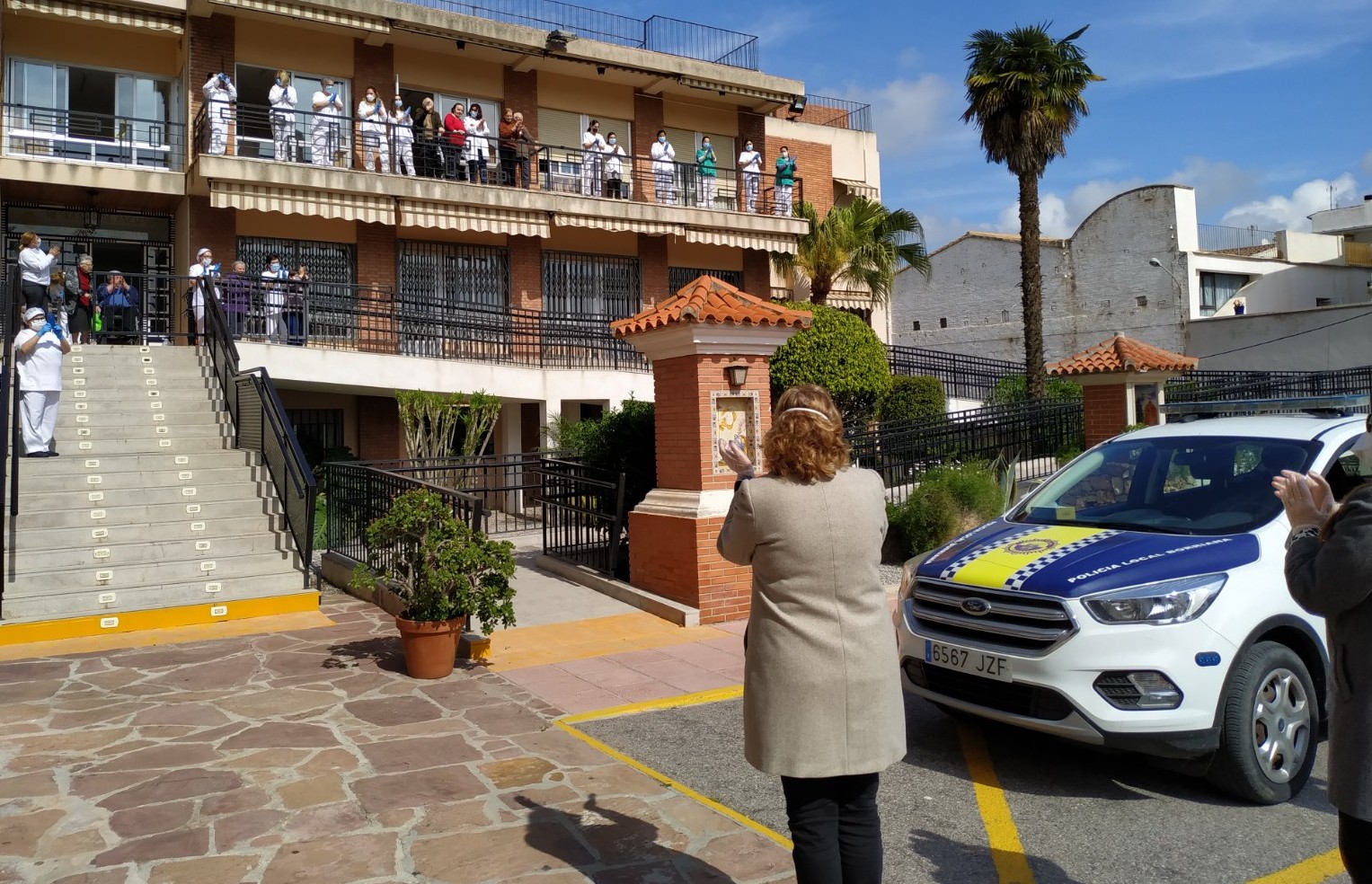 La residencia de Cáritas de Borriana recibe los aplausos de la Corporación municipal y la Policía Local  