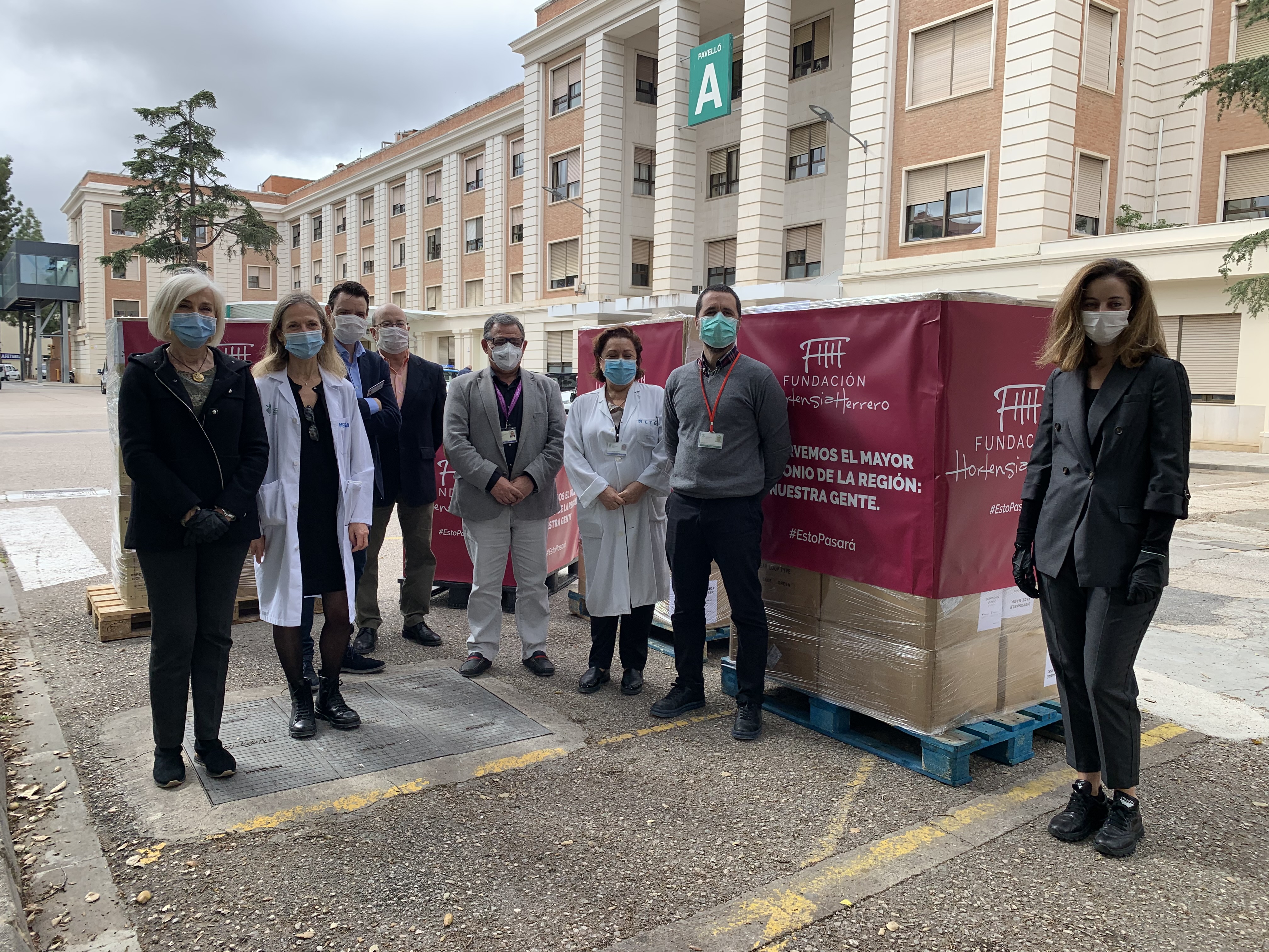 Hortensia Herrero entrega un millón de mascarillas a hospitales valencianos