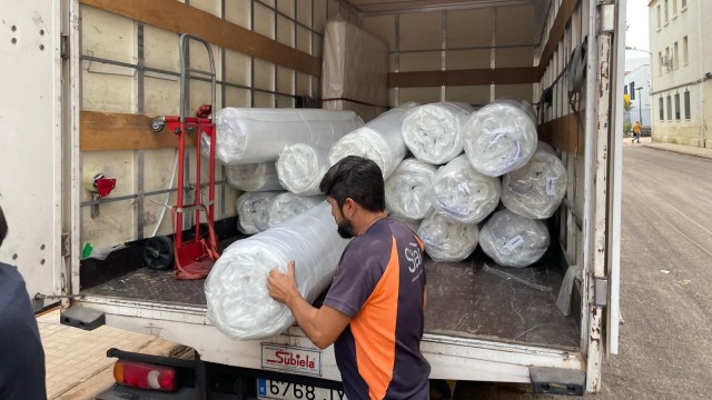 València coordina el reparto de colchones y prepara un listado de necesidades

