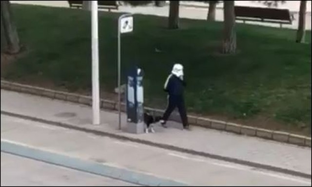 Un soldado de la Fuerza Imperial de Star Wars se pasea por Cartagena