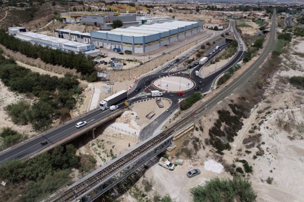 Transportes invierte un millón en remodelar un kilómetro de la N-344 y cede la propiedad a Las Torres