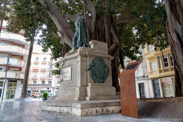 Cartagena no olvida a Isidoro Máiquez a pesar del coronavirus y le rinde un sencillo y solitario homenaje