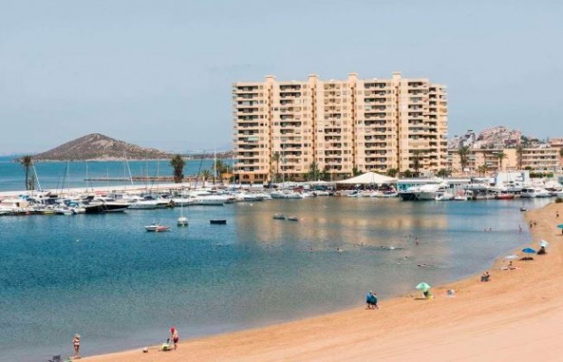 La Manga se convierte en refugio de madrileños que no atienden al #QuédateEnCasa