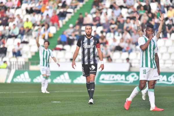 El Cartagena asalta el liderato con una lección de solidez y Andújar hecho un califa en Córdoba (0-2)