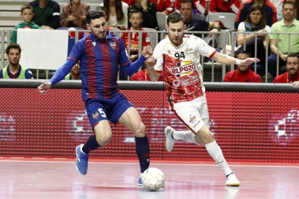 ElPozo sufre ante el Levante pero peleará este sábado ante el Barça por jugar la final de Copa (1-2)