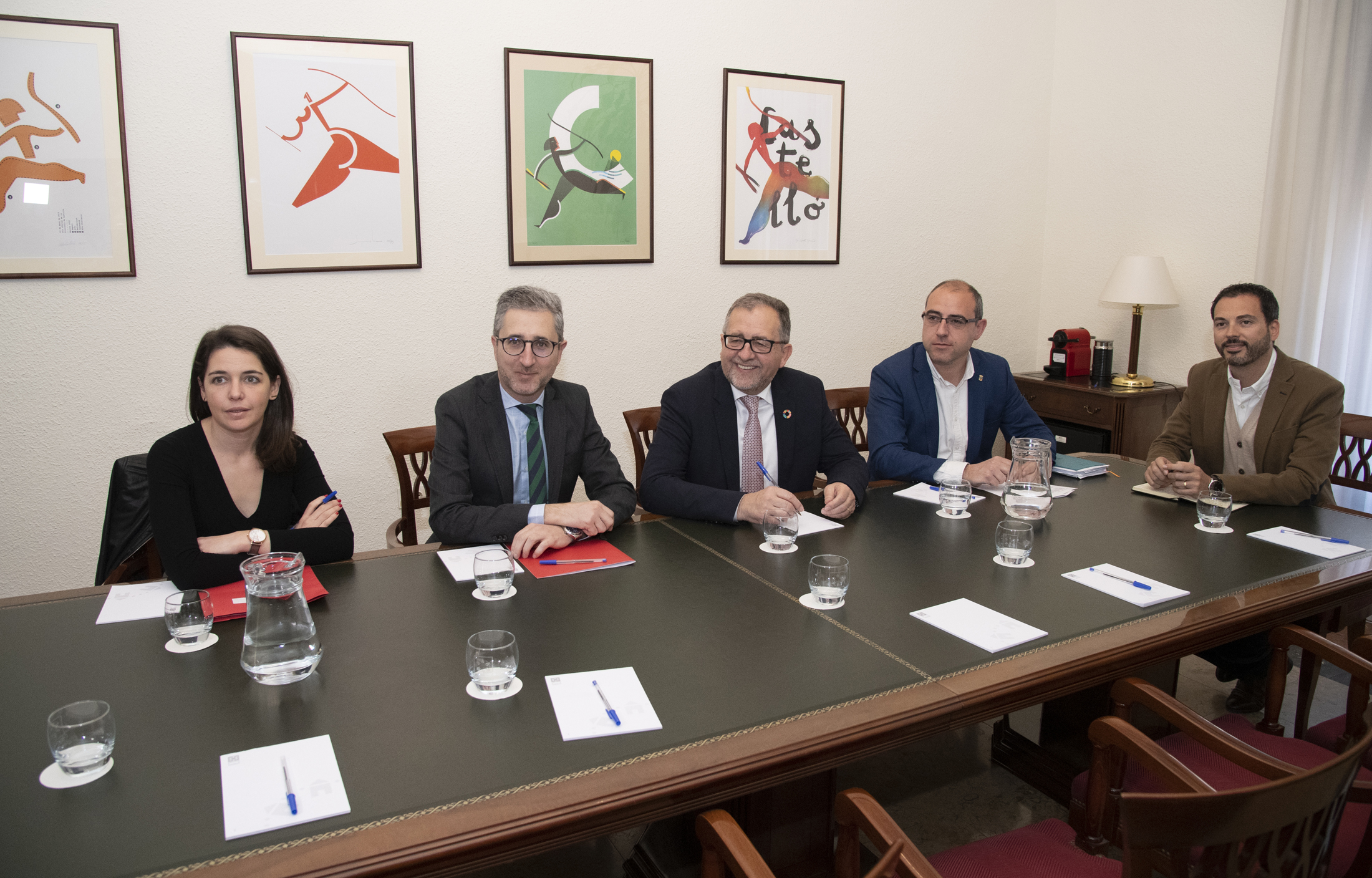 Diputación y Consell evaluarán extender el taxi para que ningún pueblo se quede sin transporte