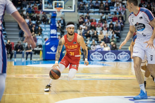 El 'porque yo lo valgo' de Askia Booker guía al UCAM CB a la victoria ante el Obradoiro (72-83)